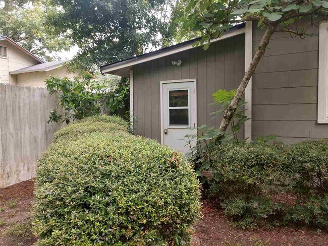 Building Photo - 1615 Jackson Bluff Rd