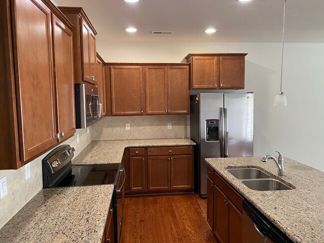 Building Photo - Stunning 3 Bedroom Greensboro Home!!