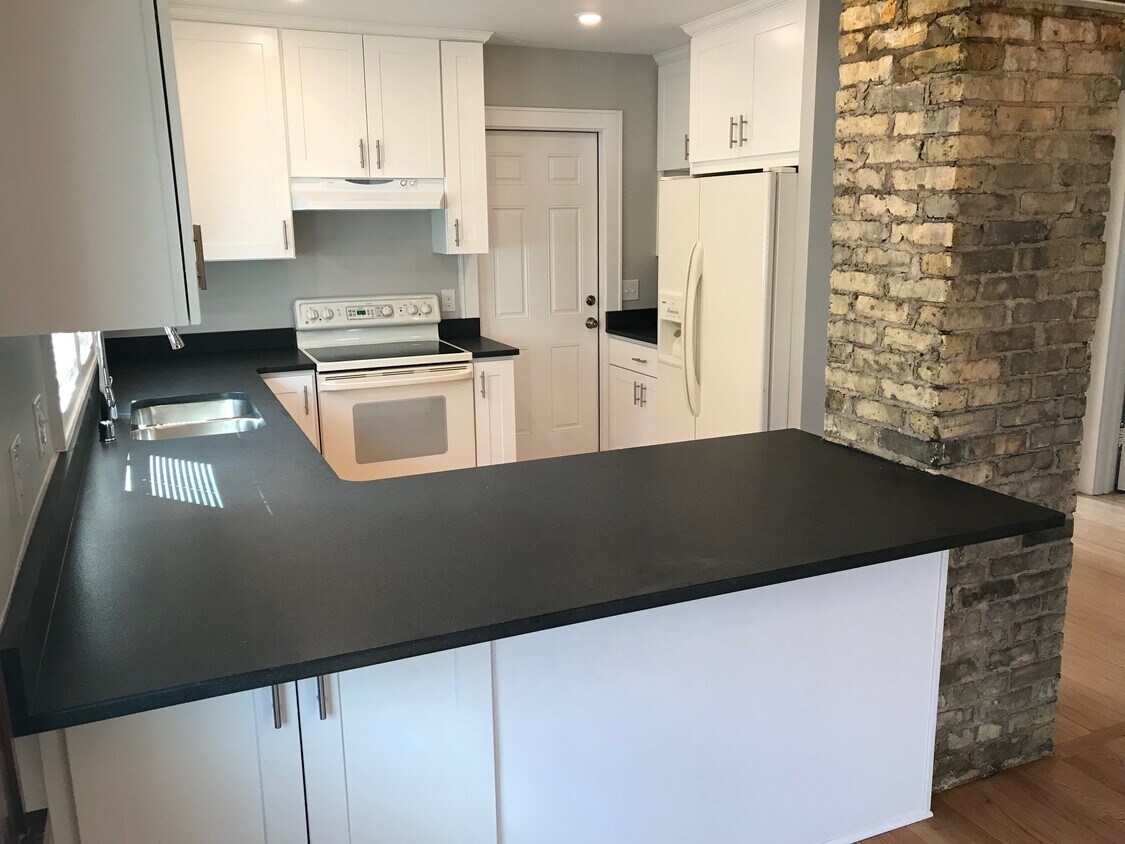 Foto principal - 2377 S Woodward St