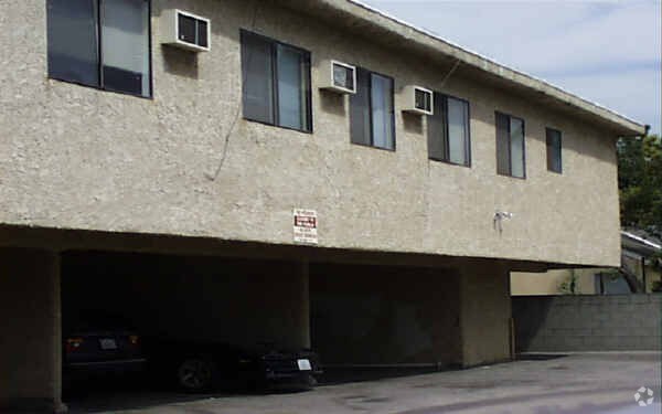 Building Photo - 6616 Vineland Ave