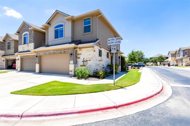 Building Photo - 2880 Donnell Dr