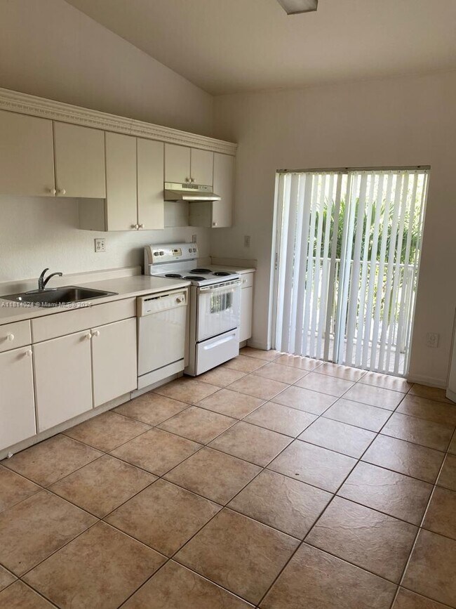 Foto del edificio - 6972 NW 179th St