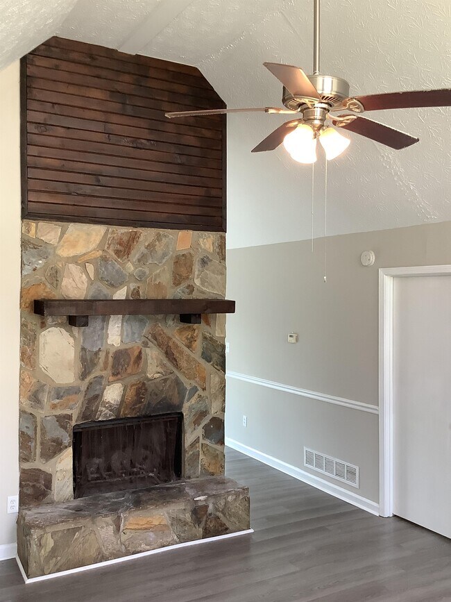 Building Photo - 216 Greensprings Dr