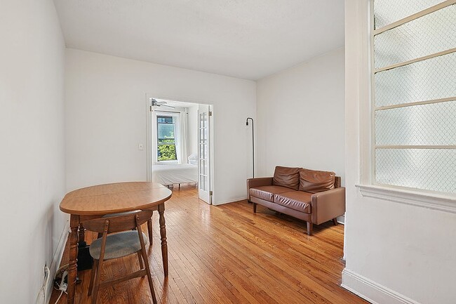 Building Photo - 205 E 88th St