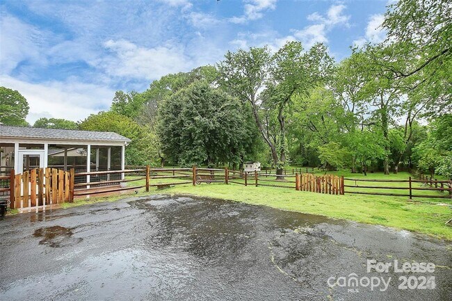 Foto del edificio - 6908 Lancer Dr