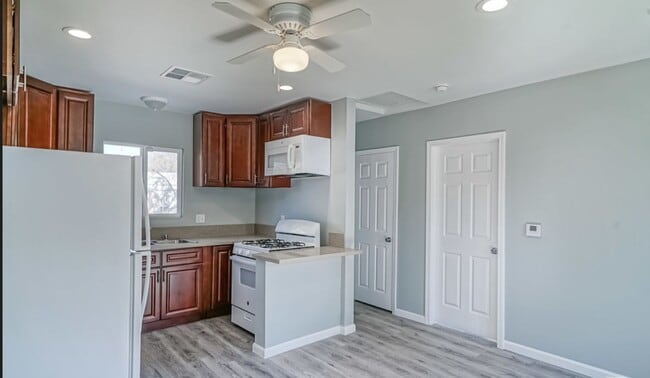 Kitchen - 13401 Bessemer St