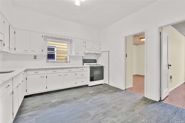 Building Photo - 78-55 79th Ln