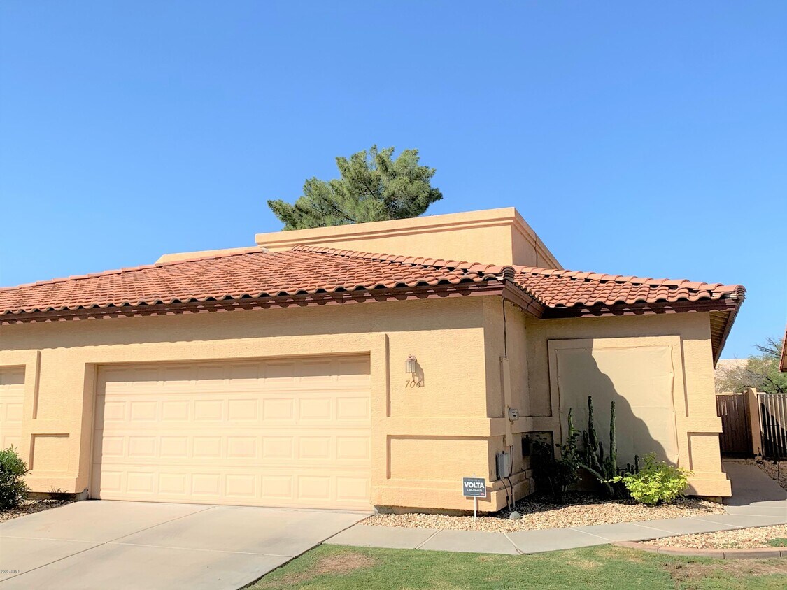 Primary Photo - 706 N Tangerine Dr