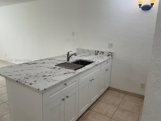 Building Photo - 2401 Riverside Dr