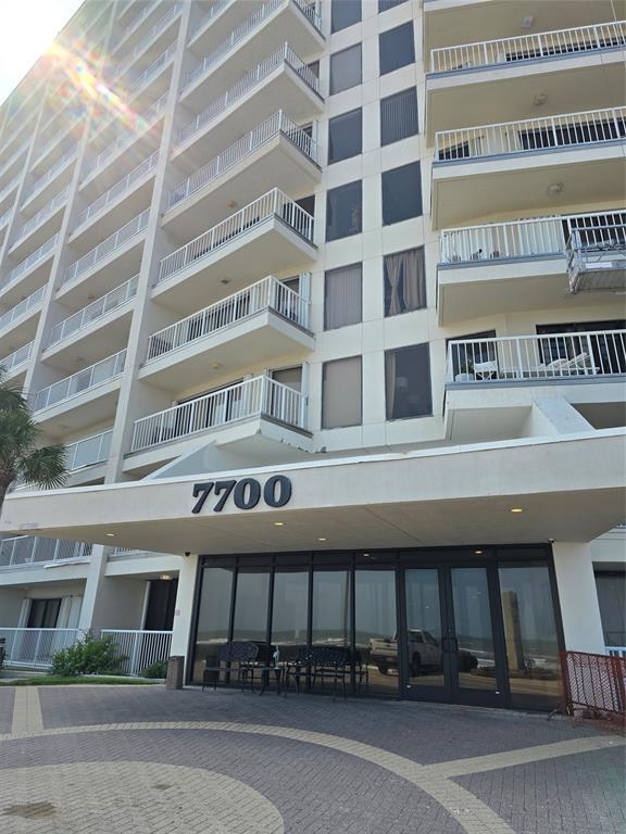 Building Photo - 7700 Seawall Blvd