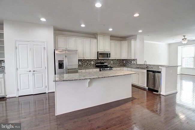 Building Photo - 5919 Leben Dr