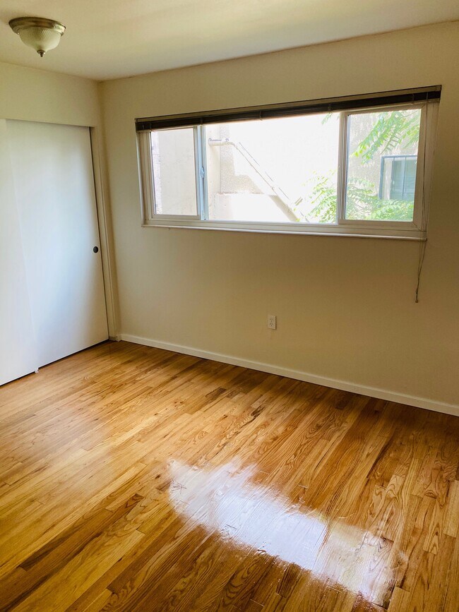 Foto del edificio - 1226 Taylor Ave N