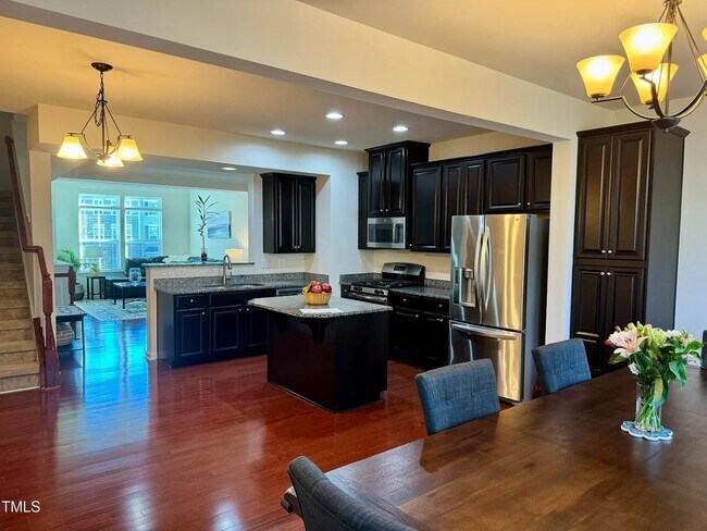 Foto del edificio - 408 Berry Chase Way