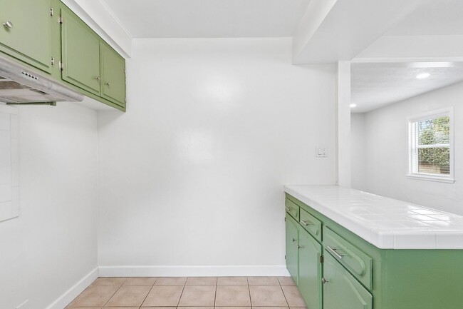 Foto del edificio - 5616 N Gladys Ave