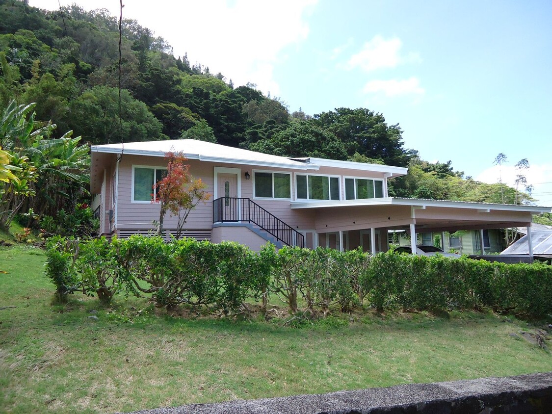 Foto principal - Remodeled 3 bedroom, 2 Bath Home in Pauoa ...