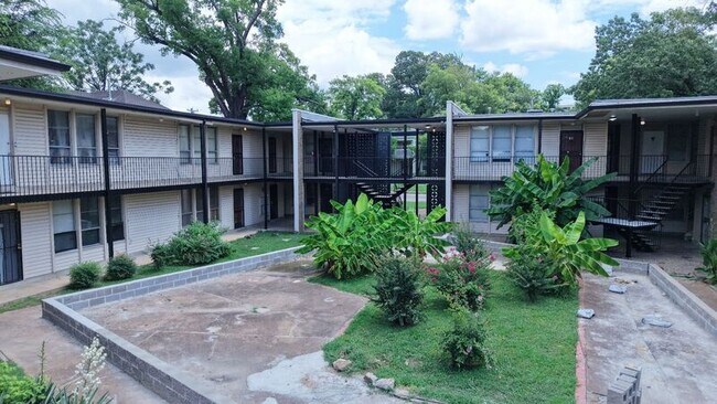Foto del edificio - 151 N Belvedere Blvd