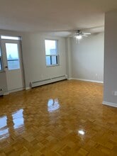 Building Photo - 50 John St W