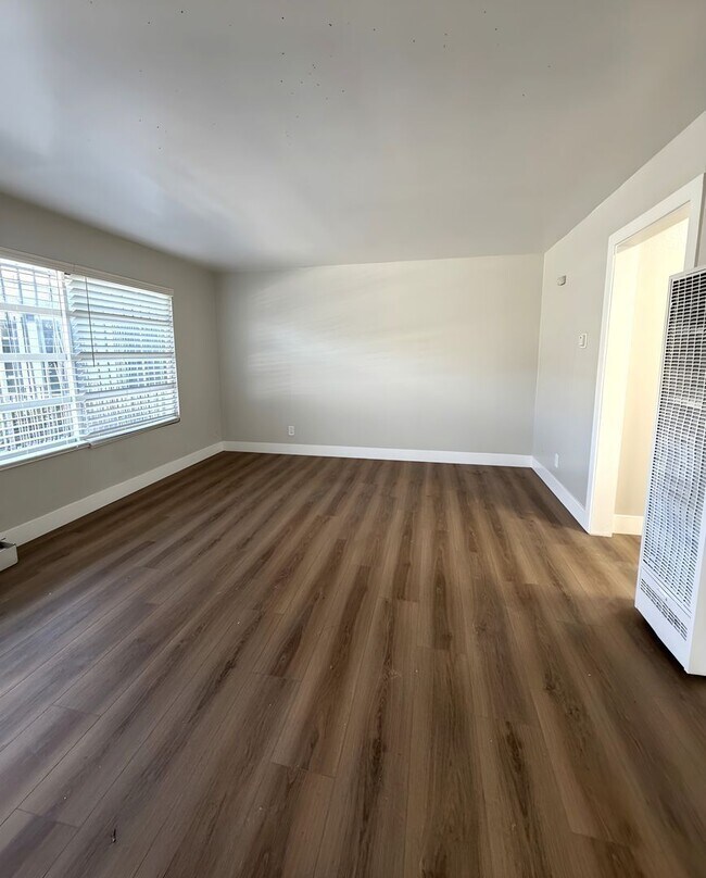 Foto del edificio - 6500 S Western Ave