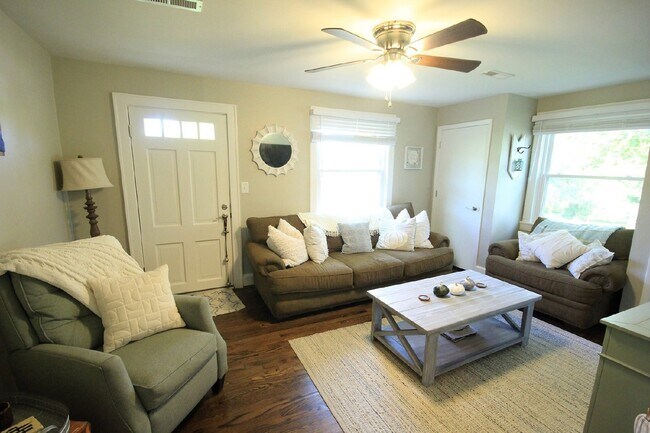 Foto del edificio - Fantastic, renovated 3BR/2BA Cottage in Ma...