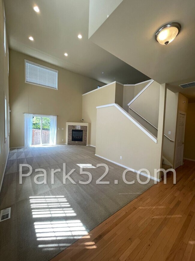 Building Photo - 3 Bedroom Home in University Place