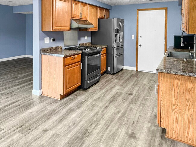 Building Photo - 2155 Wildwood Ln