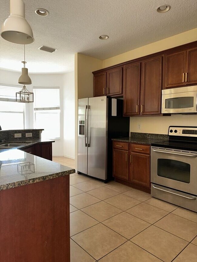 Foto del edificio - EXECUTIVE WATERFRONT HOME IN GATED COMMUNITY