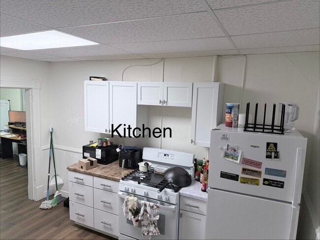 Building Photo - 10 E 5th St