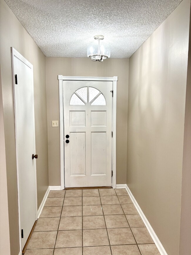 Foto del edificio - 2019 Bradley Ave