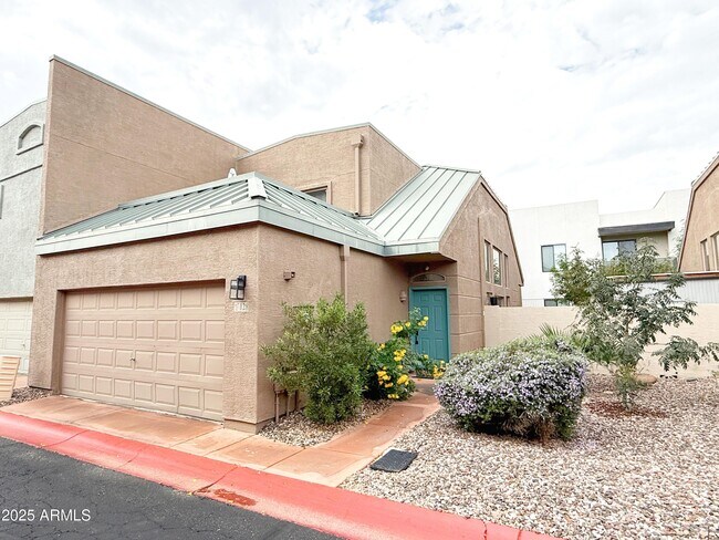 Building Photo - 2027 E University Dr