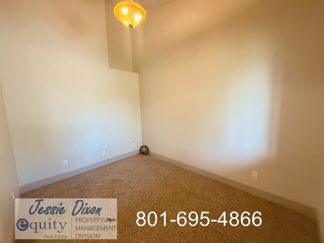 Building Photo - 5725 Brook Cir
