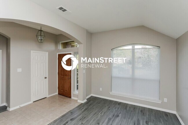 Foto del edificio - 4 Bedroom Pet-Friendly Home in Rockwall, TX with Main Street Renewal