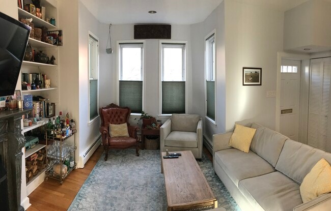 living room - 419 A St NE