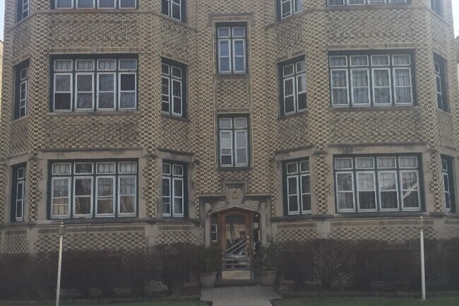 Building Photo - 11115 S Emerald Ave
