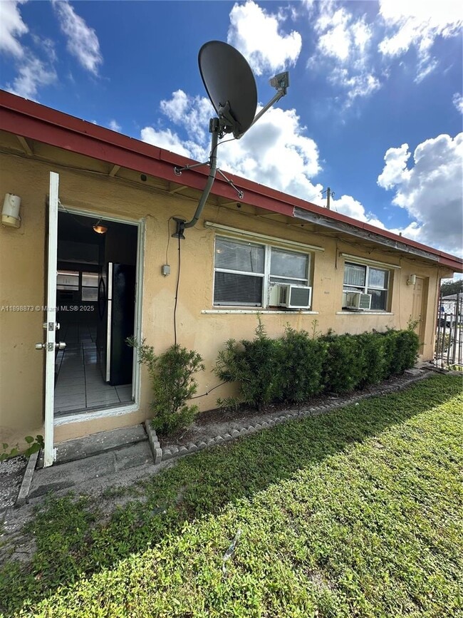 Foto del edificio - 5797 Flagler St