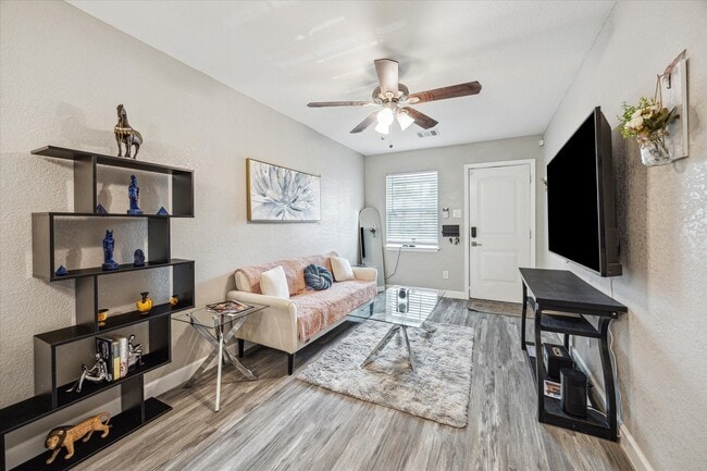 Building Photo - 1210 Shelby St