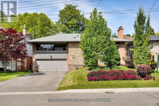 Building Photo - 10 Vanellan Ct