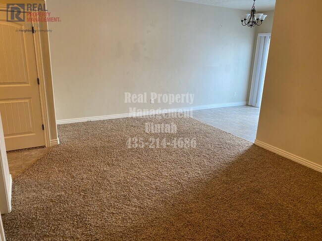 Foto del edificio - 3 bed 2.5 bath townhome in Fox Run