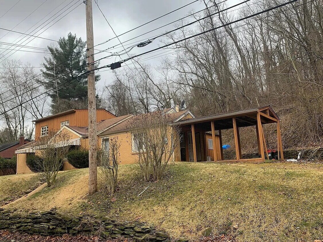 Foto del edificio - Introducing this attractively updated 4-bedroom, 1-bath home on Poketa Rd.