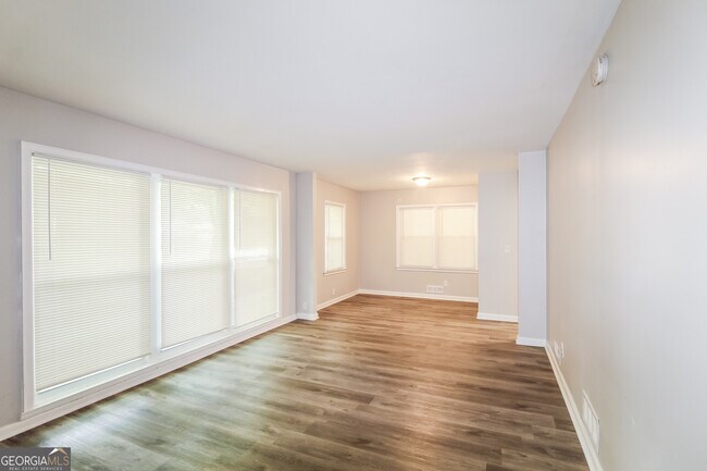 Foto del edificio - 3717 Loren Dr