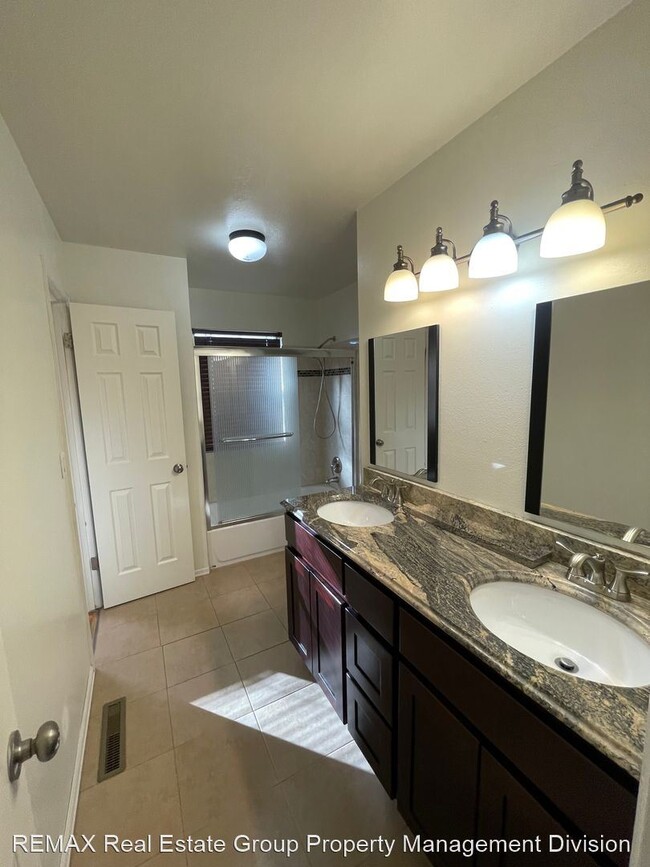Building Photo - 4 br, 2 bath House - 5030 Palmer Park Blvd