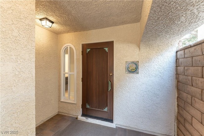 Foto del edificio - 2845 Queens Courtyard Dr