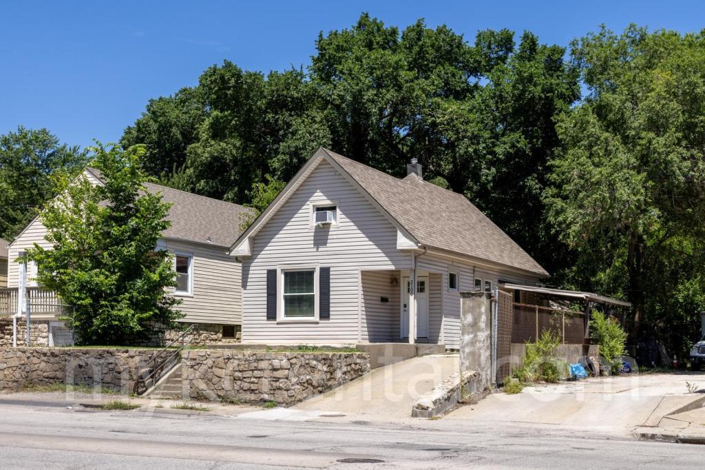 2100 W 43rd Ave, Kansas City, KS 66103 House Rental in Kansas City