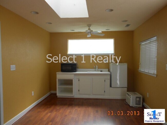 Building Photo - 1762 Lynwood Dr