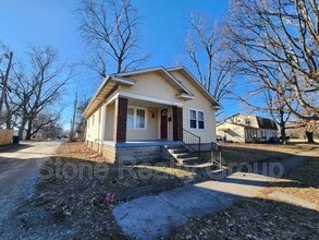 Building Photo - 715 3rd Ave