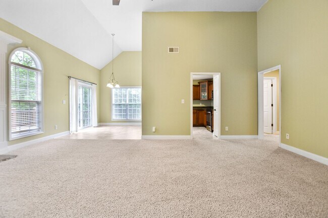 Foto del edificio - Dog Friendly Three Bedroom with Bonus!
