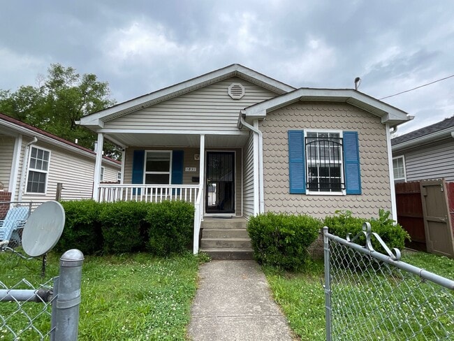 Building Photo - 1831 W Ormsby Ave
