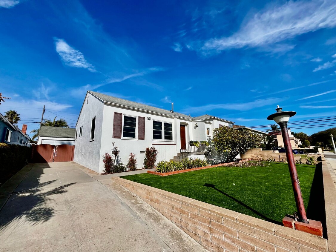 Foto principal - Beautiful 3B 2BA Home in Pacific Beach w/ ...