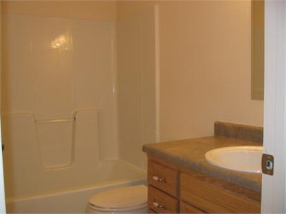 Building Photo - 3 bedroom, 2.5 bathroom duplex located clo...