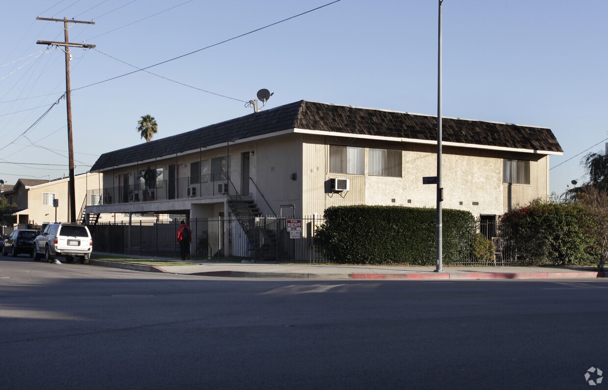 Primary Photo - 6868 Laurel Canyon Blvd