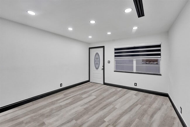 Foto del edificio - 5310 NW 16th St